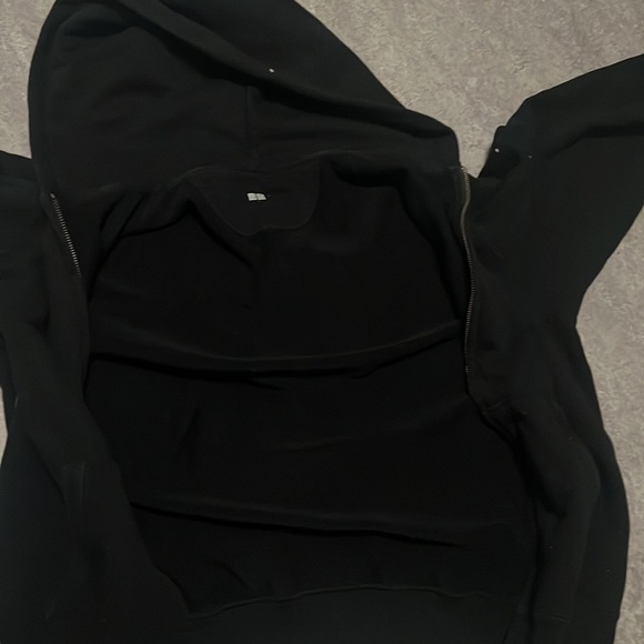All black uniqlo zip up hoodie - Picture 7 of 7